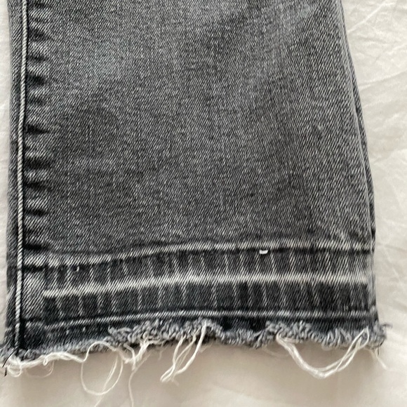 DL1961 Mara distressed straight leg. Size 28 - Picture 4 of 5